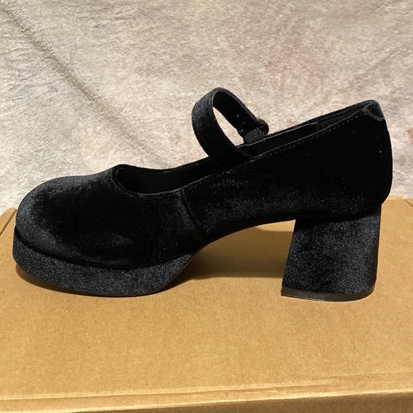 dELiA*s by Dolls Kill, “Recess Junkie Mary Janes” - Picture 3 of 4